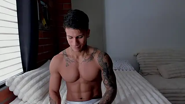 Snapshot of pettergrey1 chatting on 14, 11, 2025 pettergrey1 online show from 14, 11, 2025