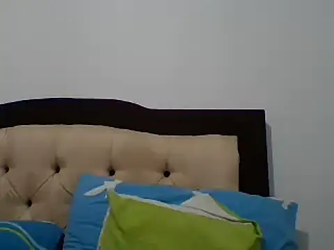 ScarletGlow1 online show from 25, 11, 2025