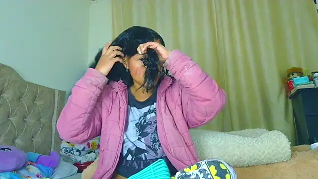 Snapshot of Samary_thomas chatting on 5, 5, 2026 Samary thomas online show from 5, 5, 2026