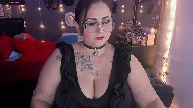 Snapshot of Ivonnee__ chatting on 2, 3, 2025 Ivonnee   online show from 2, 3, 2025