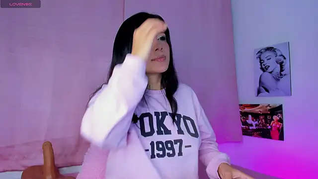 Snapshot of tellmebri chatting on 3, 10, 2025 tellmebri online show from 3, 10, 2025