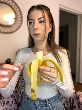 Mia Ethan online show from 9, 10, 2025