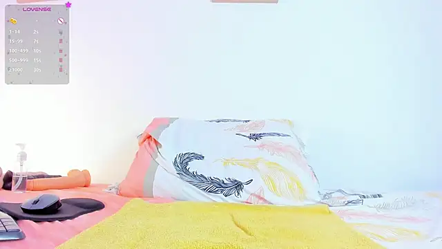 Snapshot of EmmaRogers chatting on 28, 1, 2025 EmmaRogers online show from 28, 1, 2025