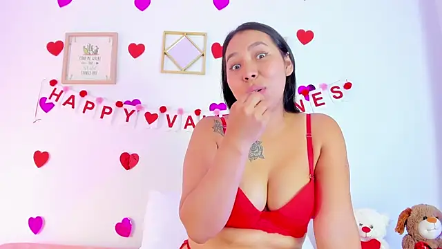 Snapshot of EmmaRogers chatting on 14, 2, 2025 EmmaRogers online show from 14, 2, 2025