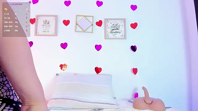 Snapshot of EmmaRogers chatting on 4, 3, 2025 EmmaRogers online show from 4, 3, 2025