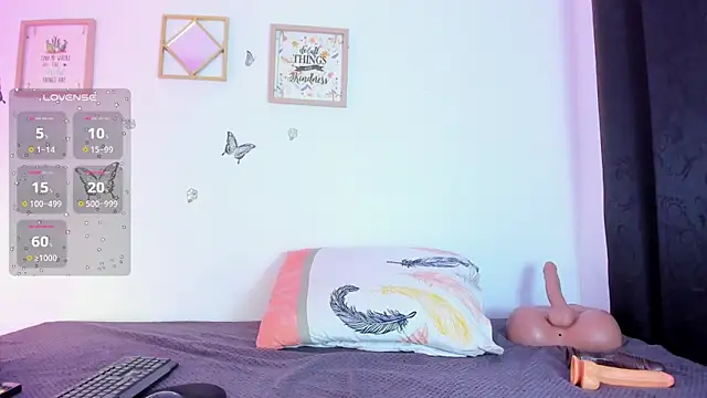 Snapshot of EmmaRogers chatting on 17, 10, 2025 EmmaRogers online show from 17, 10, 2025