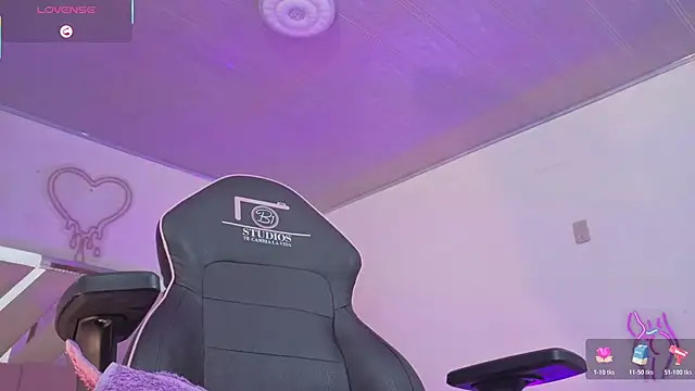 Laylafoxy tay online show from 11, 11, 2025