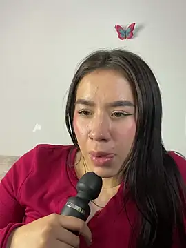 Snapshot of Im_Valen_Cute chatting on 7, 1, 2025 Im Valen Cute online show from 7, 1, 2025