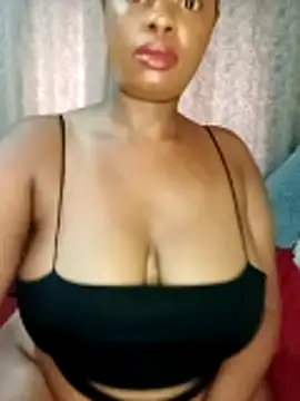 Snapshot of Luciouslips00 chatting on 8, 11, 2025 Luciouslips00 online show from 8, 11, 2025