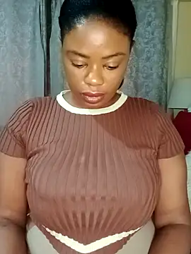 Snapshot of Luciouslips00 chatting on 17, 11, 2025 Luciouslips00 online show from 17, 11, 2025