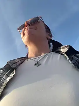 Snapshot of MelodyRoseUk chatting on 8, 3, 2025 MelodyRoseUk online show from 8, 3, 2025