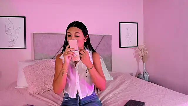 Emilyh  online show from 22, 10, 2025