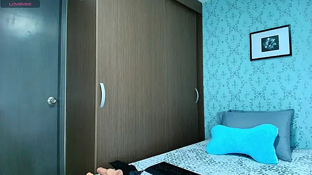 Snapshot of KazzuRoux001 chatting on 21, 12, 2024 KazzuRoux001 online show from 21, 12, 2024