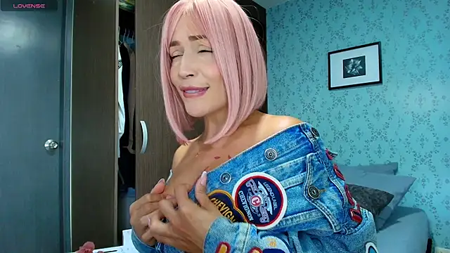 Snapshot of KazzuRoux001 chatting on 5, 1, 2025 KazzuRoux001 online show from 5, 1, 2025