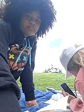 Snapshot of DANIELA_MICHEL chatting on 28, 1, 2025 DANIELA MICHEL online show from 28, 1, 2025