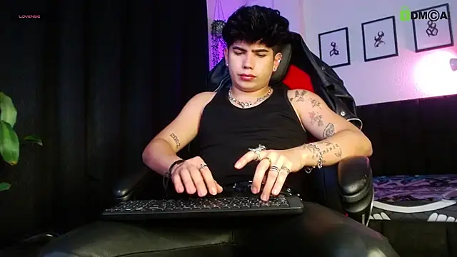 LyleBennett  online show from 28, 4, 2026