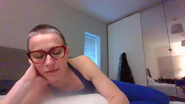 ELEGANT-ARIA36 online show from 14, 1, 2025