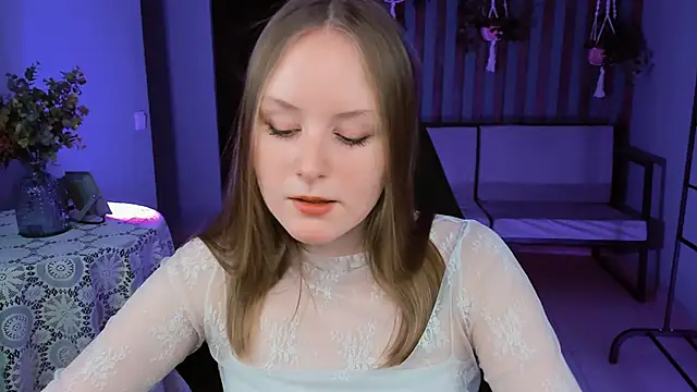 Snapshot of VivienLeeigh chatting on 15, 2, 2025 VivienLeeigh online show from 15, 2, 2025