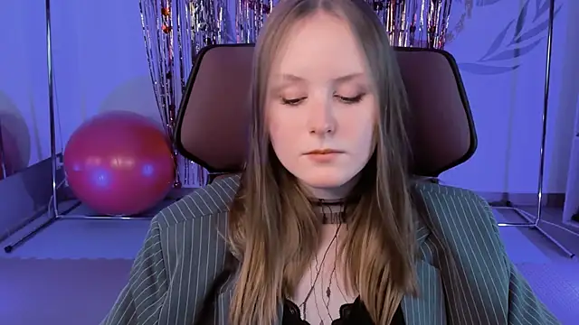 Snapshot of VivienLeeigh chatting on 16, 2, 2025 VivienLeeigh online show from 16, 2, 2025