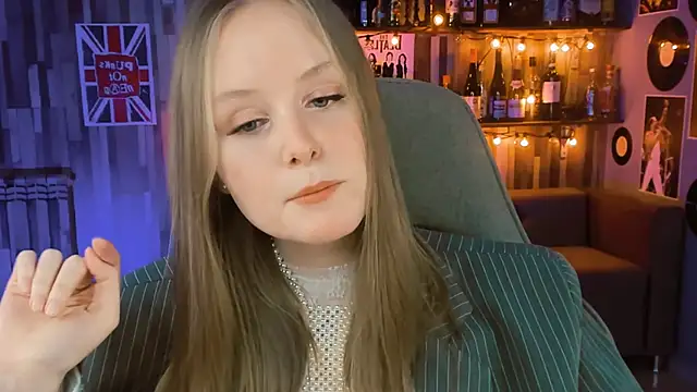 Snapshot of VivienLeeigh chatting on 20, 2, 2025 VivienLeeigh online show from 20, 2, 2025