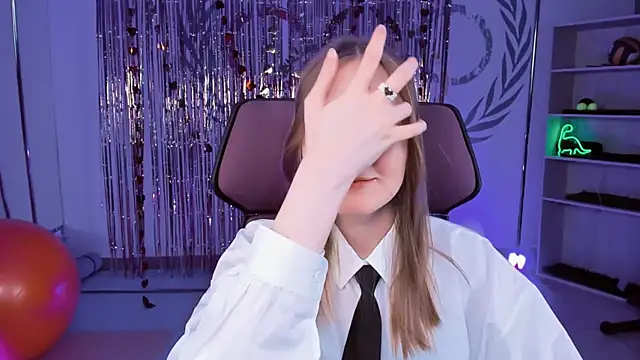 Snapshot of VivienLeeigh chatting on 9, 3, 2025 VivienLeeigh online show from 9, 3, 2025