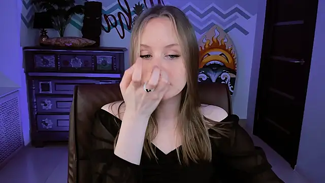 Snapshot of VivienLeeigh chatting on 12, 3, 2025 VivienLeeigh online show from 12, 3, 2025