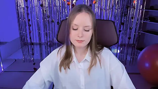 Snapshot of VivienLeeigh chatting on 17, 3, 2025 VivienLeeigh online show from 17, 3, 2025