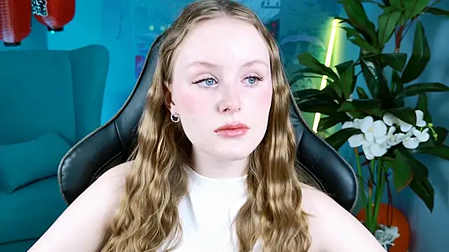 Snapshot of VivienLeeigh chatting on 4, 11, 2025 VivienLeeigh online show from 4, 11, 2025