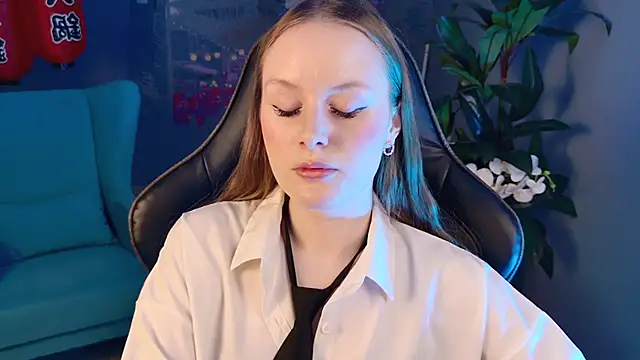 Snapshot of VivienLeeigh chatting on 10, 11, 2025 VivienLeeigh online show from 10, 11, 2025