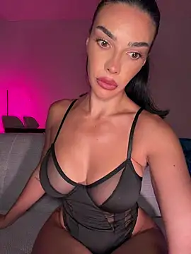 Snapshot of krissiswrld- chatting on 24, 5, 2026 krissiswrld- online show from 24, 5, 2026