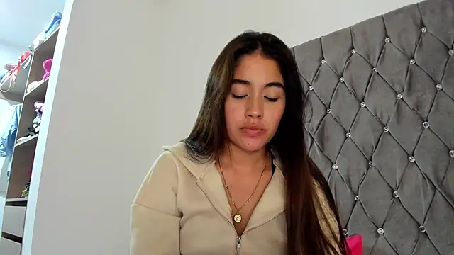 AriaMontgomery online show from 4, 1, 2025