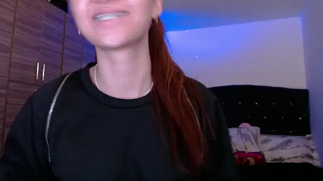 Snapshot of holy_juli chatting on 7, 6, 2026 holy juli online show from 7, 6, 2026