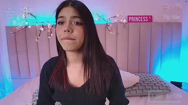 Snapshot of KellyOlsenbe chatting on 21, 10, 2025 KellyOlsenbe online show from 21, 10, 2025