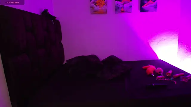 Snapshot of EmilySavvato chatting on 2, 2, 2025 EmilySavvato online show from 2, 2, 2025