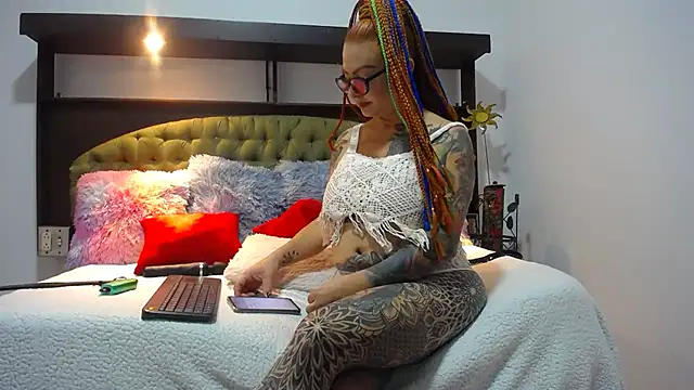 Snapshot of EMILY_ROUSSE71 chatting on 29, 1, 2025 EMILY ROUSSE71 online show from 29, 1, 2025