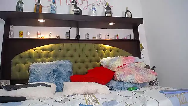 Snapshot of EMILY_ROUSSE71 chatting on 2, 3, 2025 EMILY ROUSSE71 online show from 2, 3, 2025