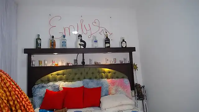 Snapshot of EMILY_ROUSSE71 chatting on 4, 3, 2025 EMILY ROUSSE71 online show from 4, 3, 2025