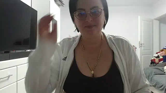 Amandamuller1982 online show from 2, 11, 2025