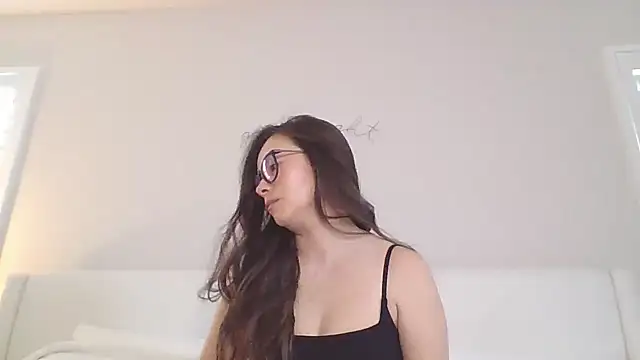 mixedasiangirl online show from 20, 2, 2026