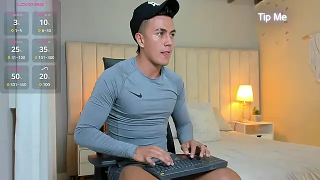 Snapshot of Aron_Bolt chatting on 8, 1, 2025 Aron Bolt online show from 8, 1, 2025
