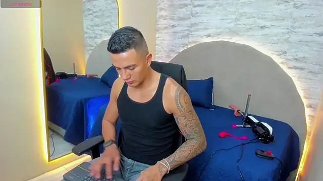 Snapshot of Aron_Bolt chatting on 30, 1, 2025 Aron Bolt online show from 30, 1, 2025