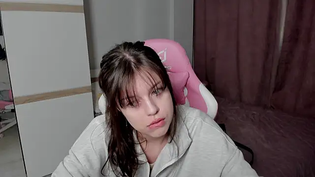 Snapshot of Este_Glen chatting on 6, 3, 2025 Este Glen online show from 6, 3, 2025