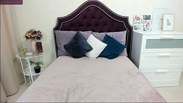 BettyBloom69 online show from 25, 2, 2025