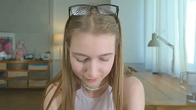 Snapshot of solar_bella chatting on 8, 2, 2025 solar bella online show from 8, 2, 2025