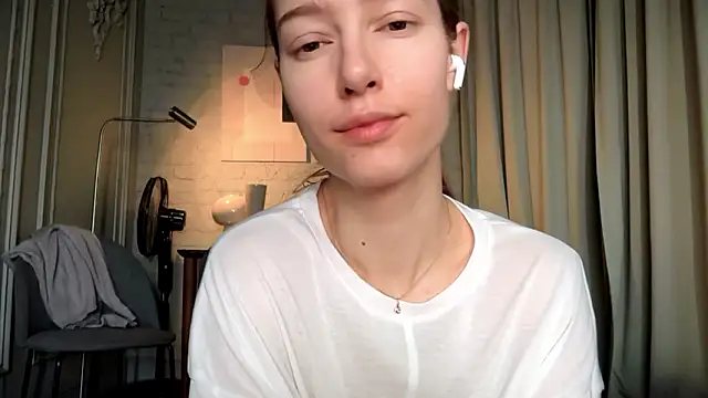 Snapshot of solar_bella chatting on 16, 2, 2026 solar bella online show from 16, 2, 2026