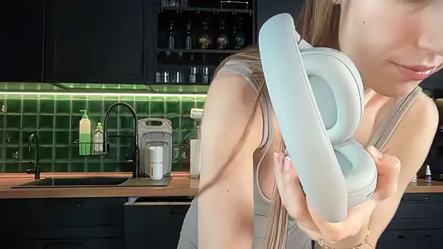 Snapshot of solar_bella chatting on 20, 2, 2026 solar bella online show from 20, 2, 2026