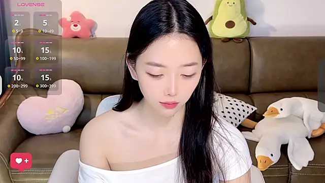 Snapshot of Yilin1999 chatting on 24, 2, 2025 Yilin1999 online show from 24, 2, 2025