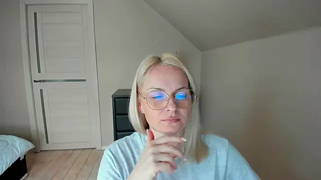 Alicee Gracee online show from 15, 2, 2025