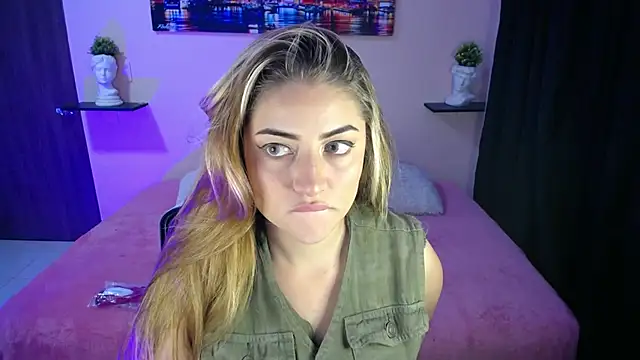 Snapshot of cristal-evanns chatting on 9, 12, 2024 cristal-evanns online show from 9, 12, 2024