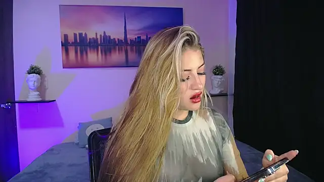 Snapshot of cristal-evanns chatting on 13, 12, 2024 cristal-evanns online show from 13, 12, 2024